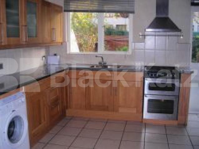 			4 Bedroom, 1 bath, 1 reception Flat			 Tresham Cresent, MARYLEBONE